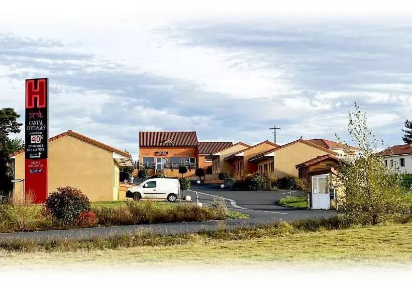 ホテル Hôtel Cantal Cottages