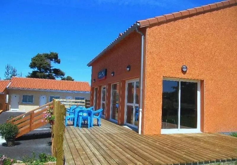 ホテル Hôtel Cantal Cottages
