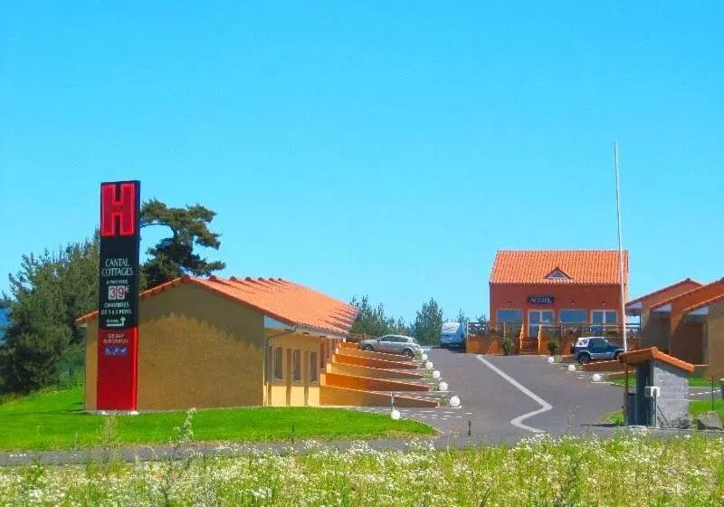 ホテル Hôtel Cantal Cottages