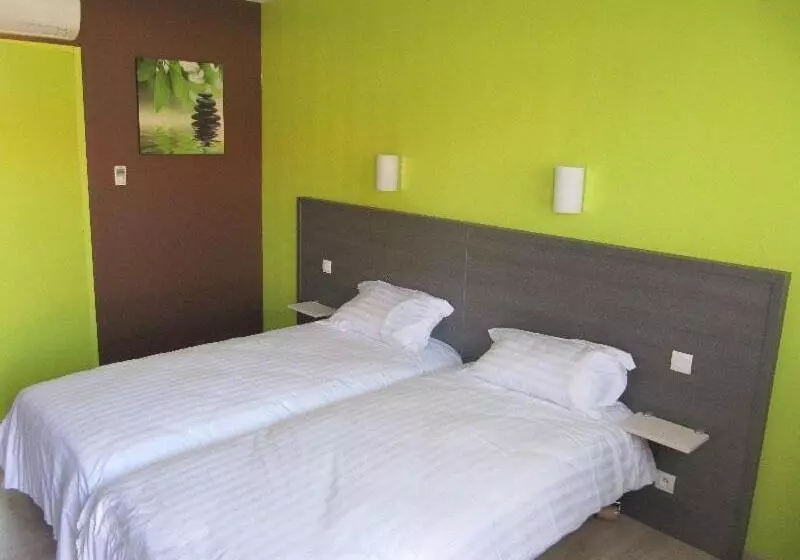ホテル Hôtel Cantal Cottages
