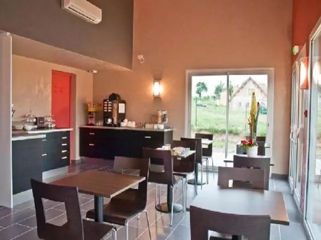 ホテル Hôtel Cantal Cottages