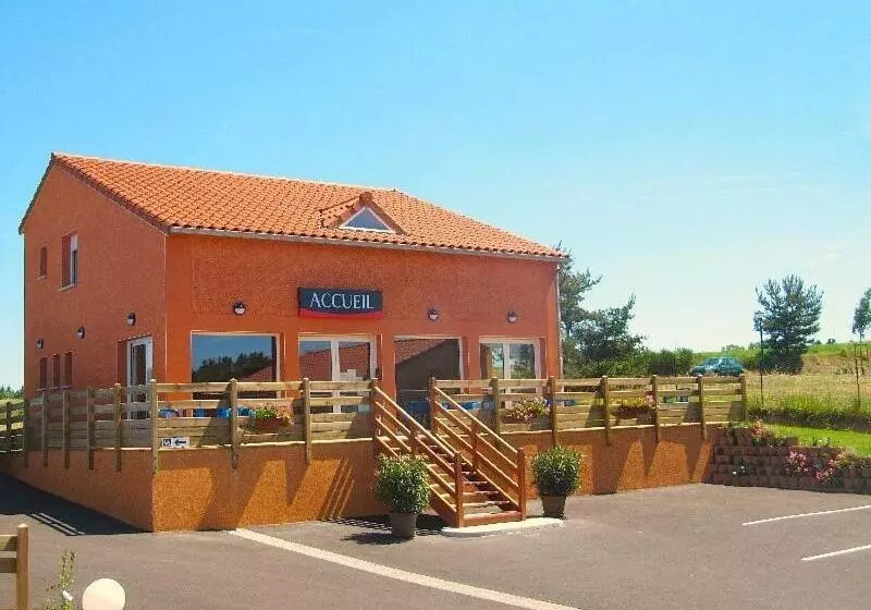 ホテル Hôtel Cantal Cottages
