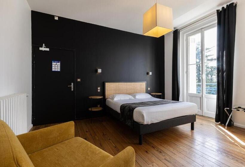 Отель Hôtel Château La Chèze Bordeaux Floirac