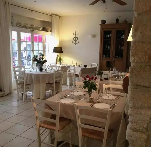 هتل Hôtel Restaurant Le Provençal