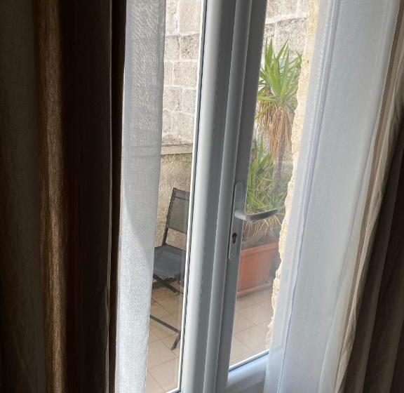 בית מלון כפרי Hôtel Restaurant Le Provençal