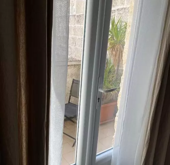 هتل Hôtel Restaurant Le Provençal
