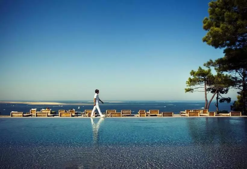 ホテル La Corniche