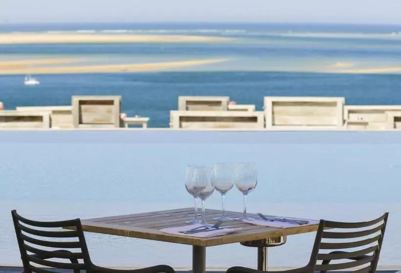 ホテル La Corniche