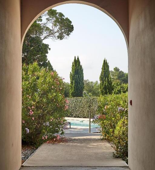 Отель La Maison De La Prade