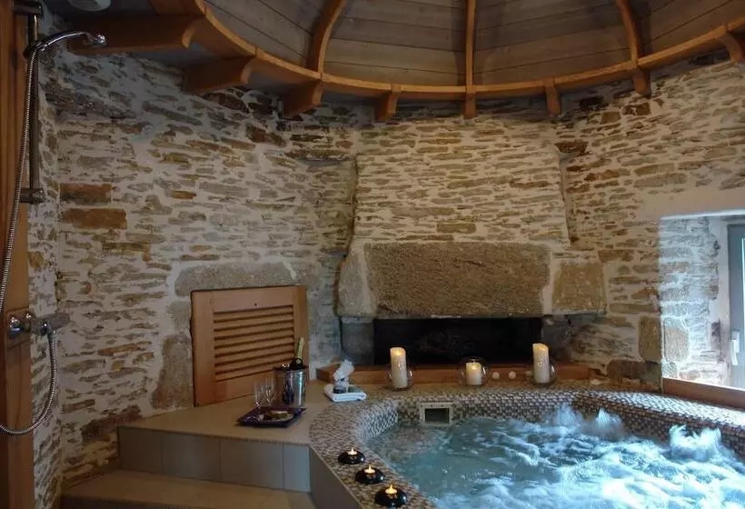 ホテル La Vinotière Chambres Appartements Spa