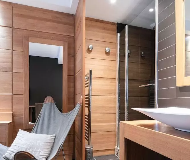 ホテル La Vinotière Chambres Appartements Spa