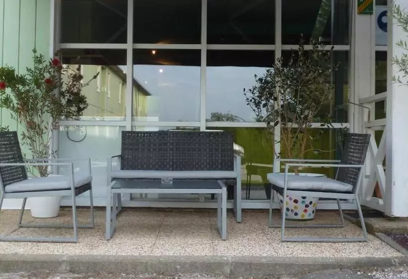 Hotel Le 81