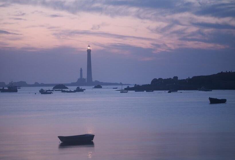 Отель Logis Le Castel Ac H