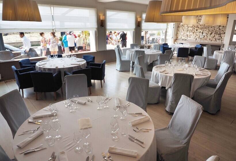 Отель Logis Le Castel Ac H