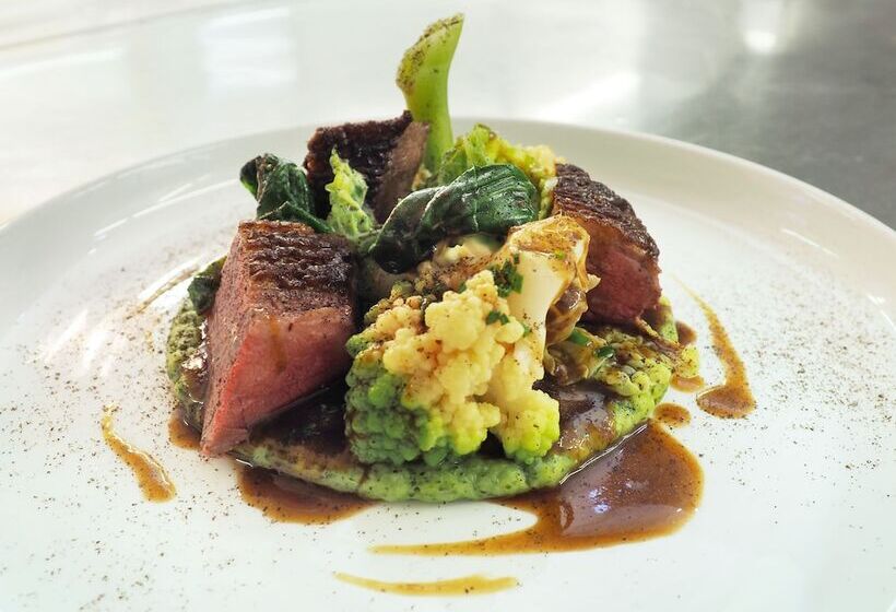 Отель Logis Le Castel Ac H