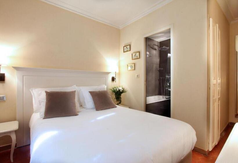 هتل Les Quatre Dauphins