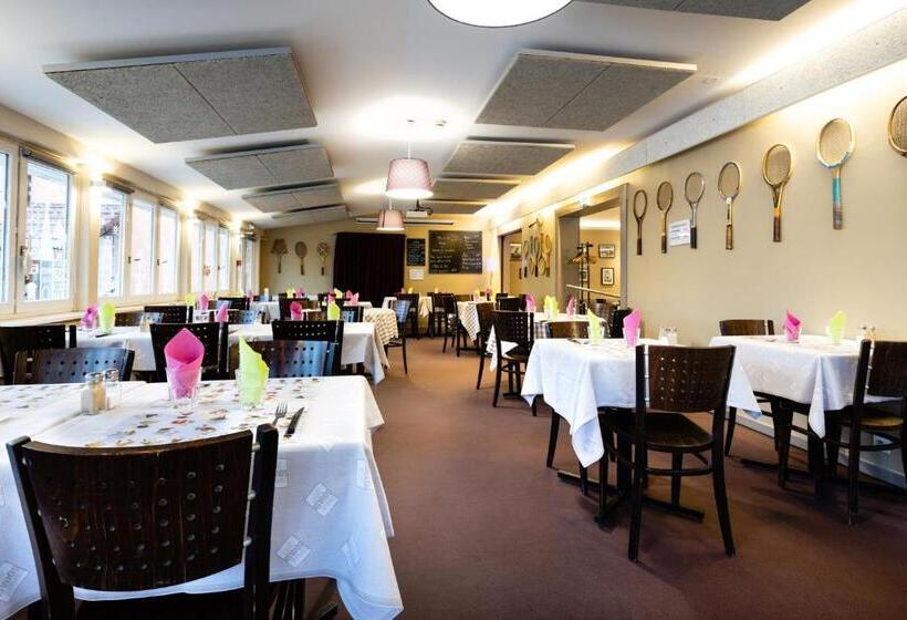 Отель Restaurant Espace Squash 3000