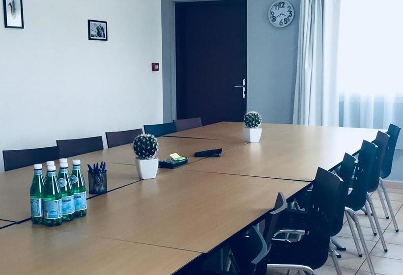 Everhotel De Tarbes Ibos