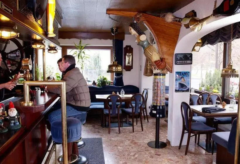 Hotelli Cafe Rosi