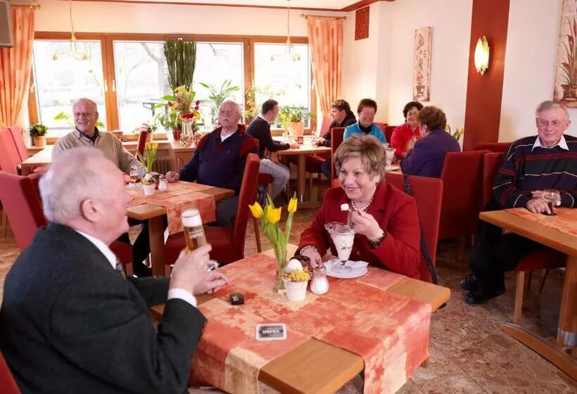 Hotelli Cafe Rosi