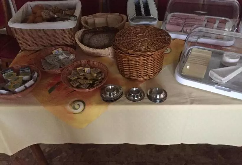 Hotelli Cafe Rosi
