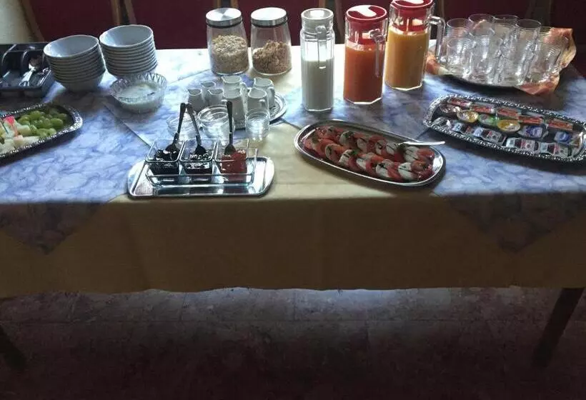 Hotelli Cafe Rosi
