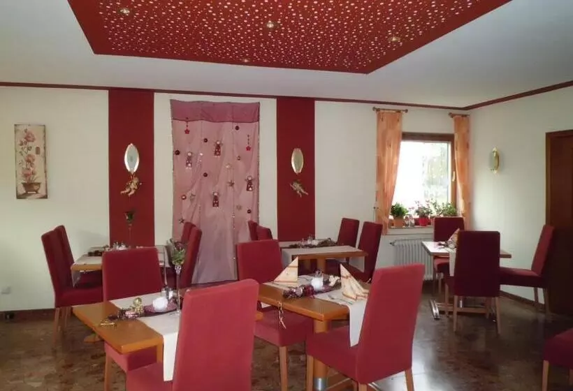 Hotelli Cafe Rosi
