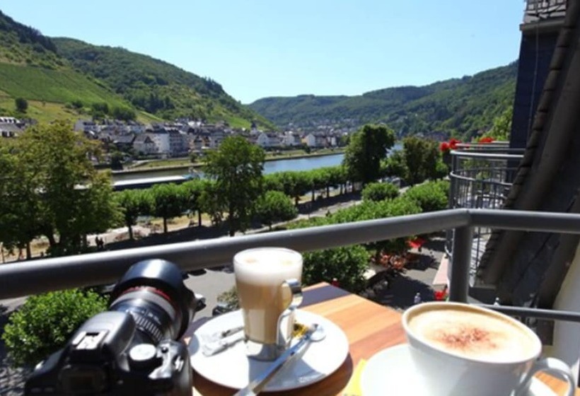 Отель Cochemer Jung