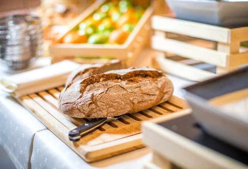 Отель Cochemer Jung