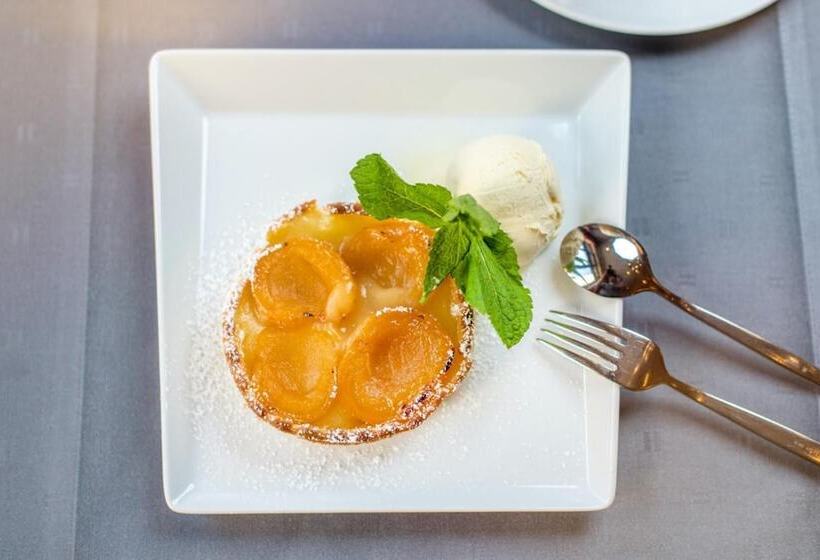 Отель Cochemer Jung