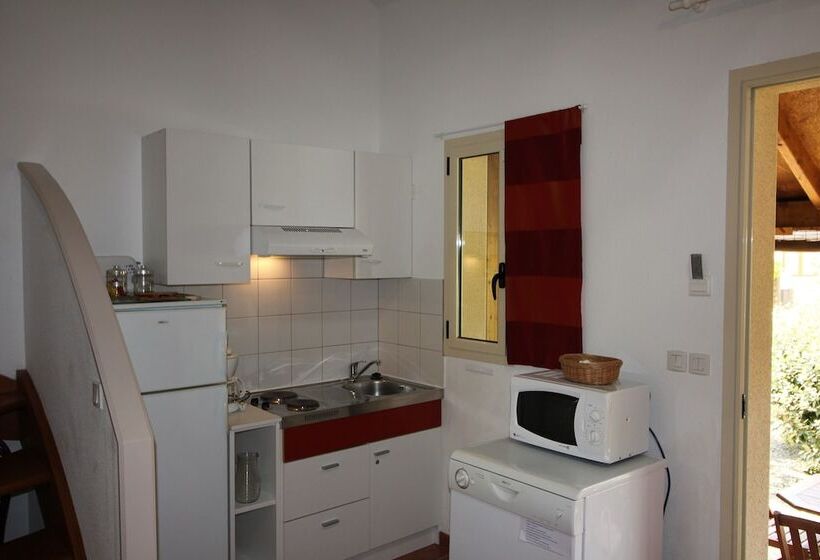 فندق Domaine Des Compouzines