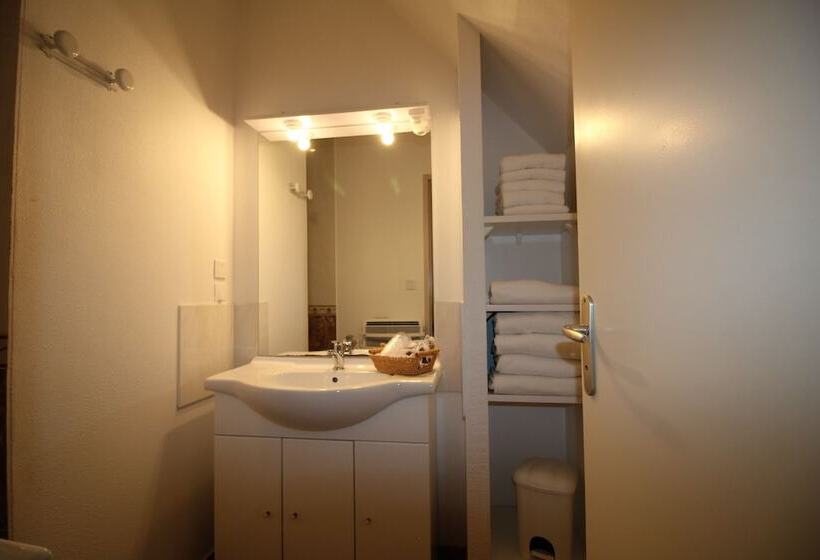 فندق Domaine Des Compouzines