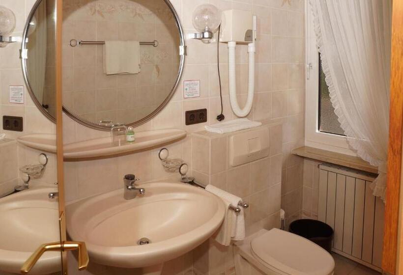 호텔 Gasthof Rodachtal Mit Gästehaus Katharina