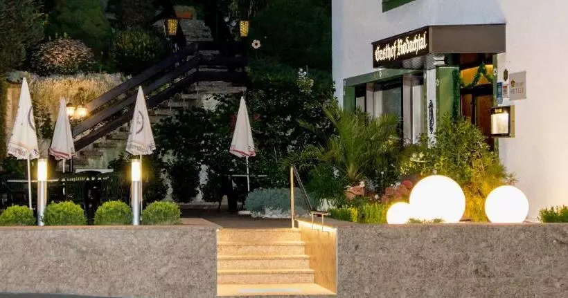 هتل Gasthof Rodachtal Mit Gästehaus Katharina