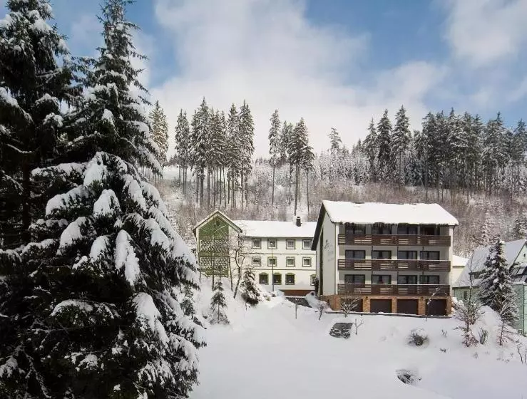 هتل Gasthof Rodachtal Mit Gästehaus Katharina