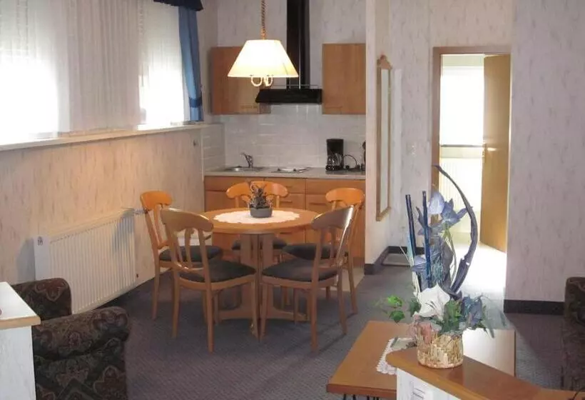 هتل Gasthof Rodachtal Mit Gästehaus Katharina
