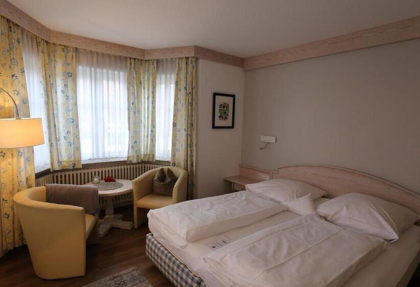 בית מלון כפרי Restaurant & Metzgerei Rößle