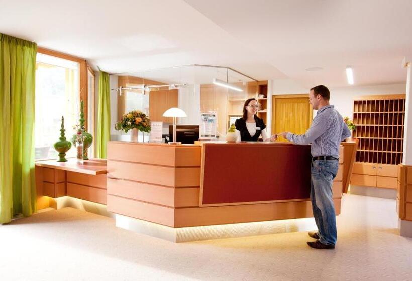 هتل Und Appartementhof Waldeck