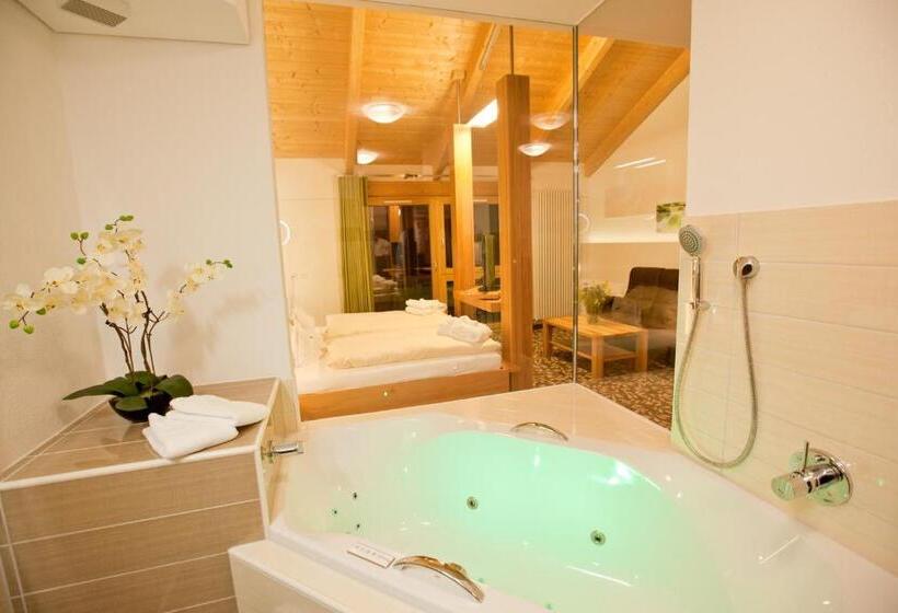 هتل Und Appartementhof Waldeck