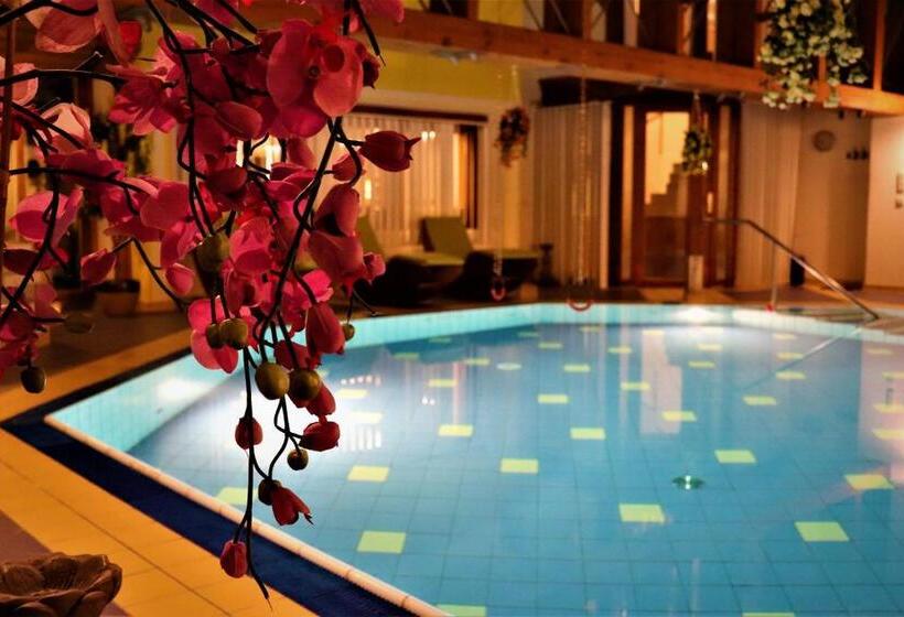 هتل Und Appartementhof Waldeck