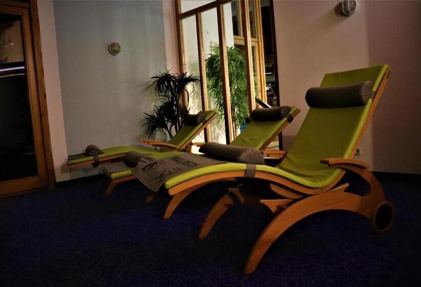 هتل Und Appartementhof Waldeck