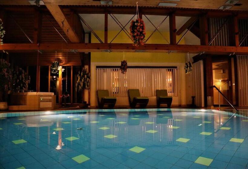 هتل Und Appartementhof Waldeck