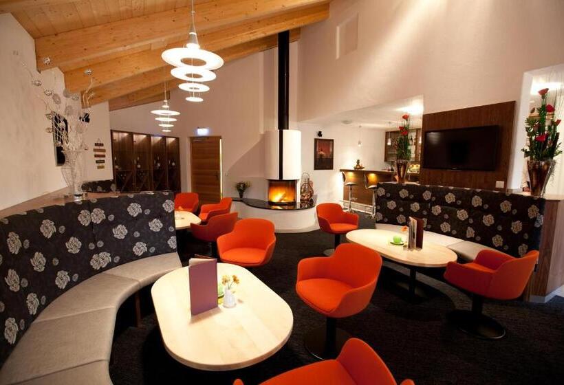 هتل Und Appartementhof Waldeck