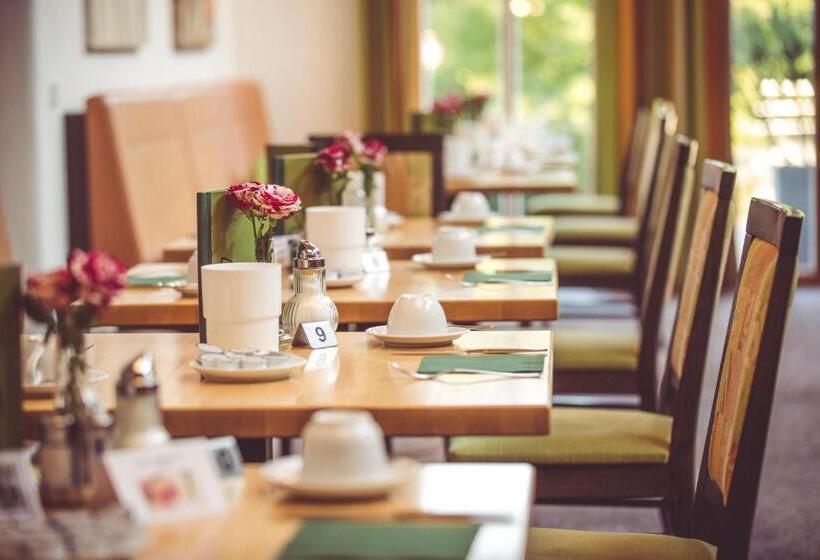 هتل Und Appartementhof Waldeck