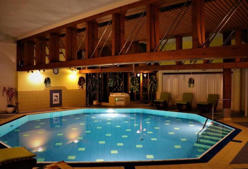 هتل Und Appartementhof Waldeck