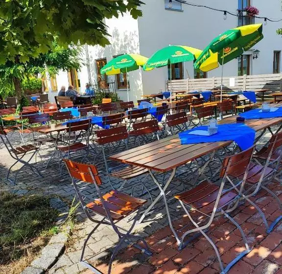 Hotelli Wirtshaus Zur Bina
