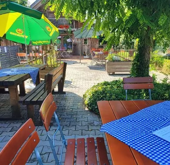 Hotelli Wirtshaus Zur Bina