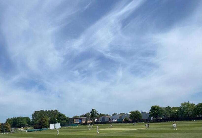 مبيت وإفطار The White Swan, Yeadon