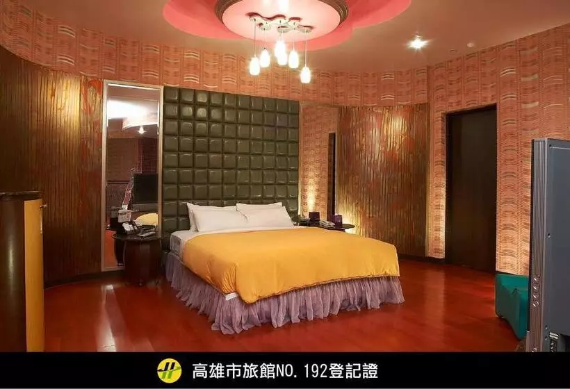 Royal Group Motel Nan Tse Branch