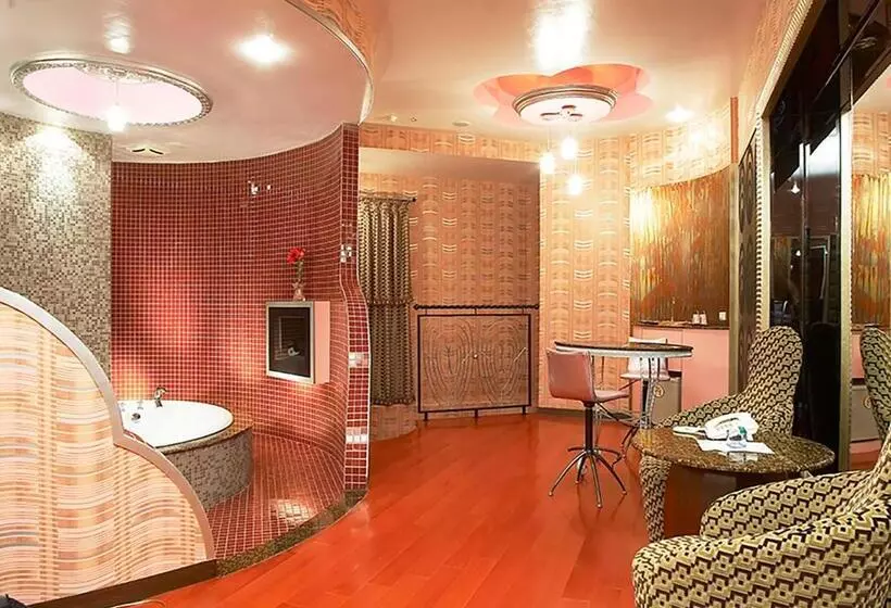 Royal Group Motel Nan Tse Branch